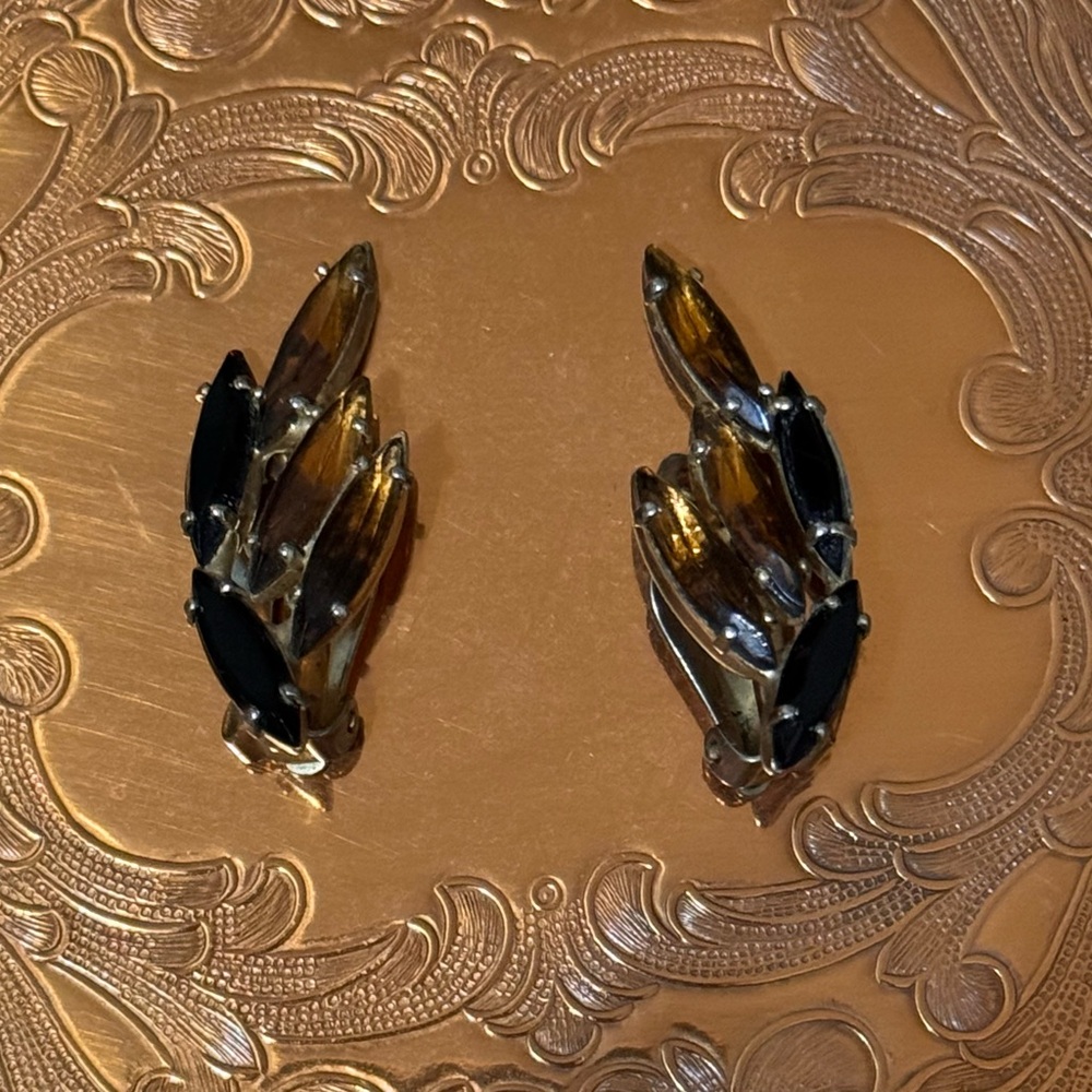 Vintage Garne Amber/Black Rhinestone Clip-on earrings✨